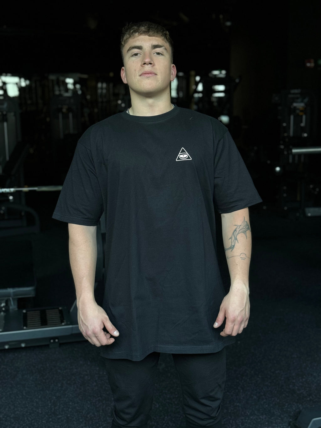 POLERA NEGRA NINETY CLUB