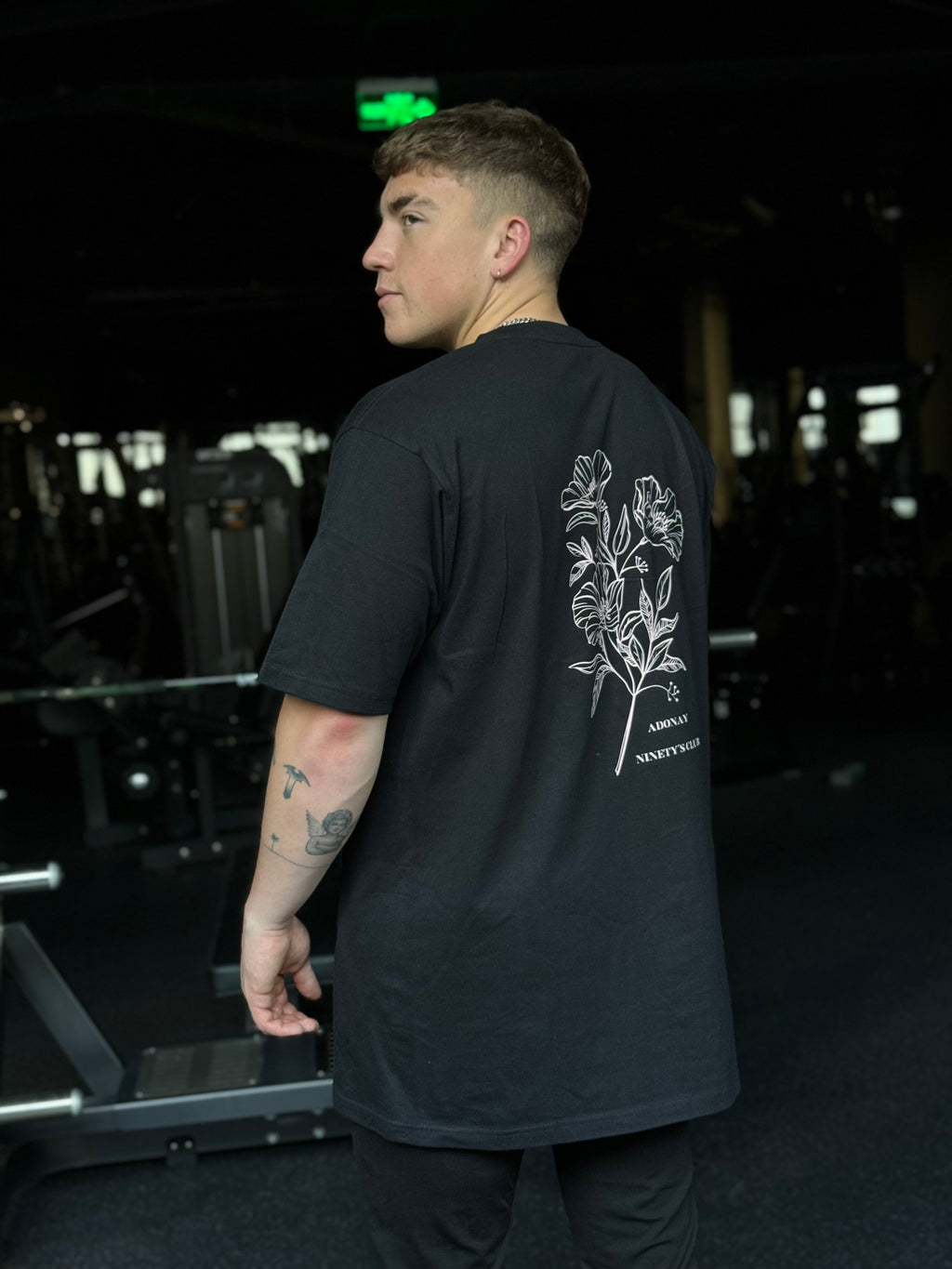 POLERA NEGRA NINETY CLUB