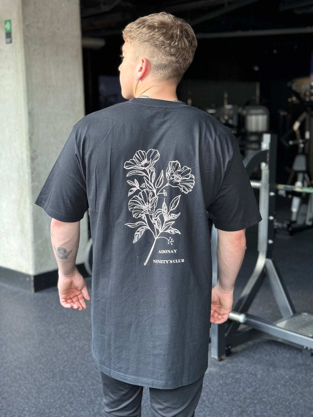 POLERA NEGRA NINETY CLUB