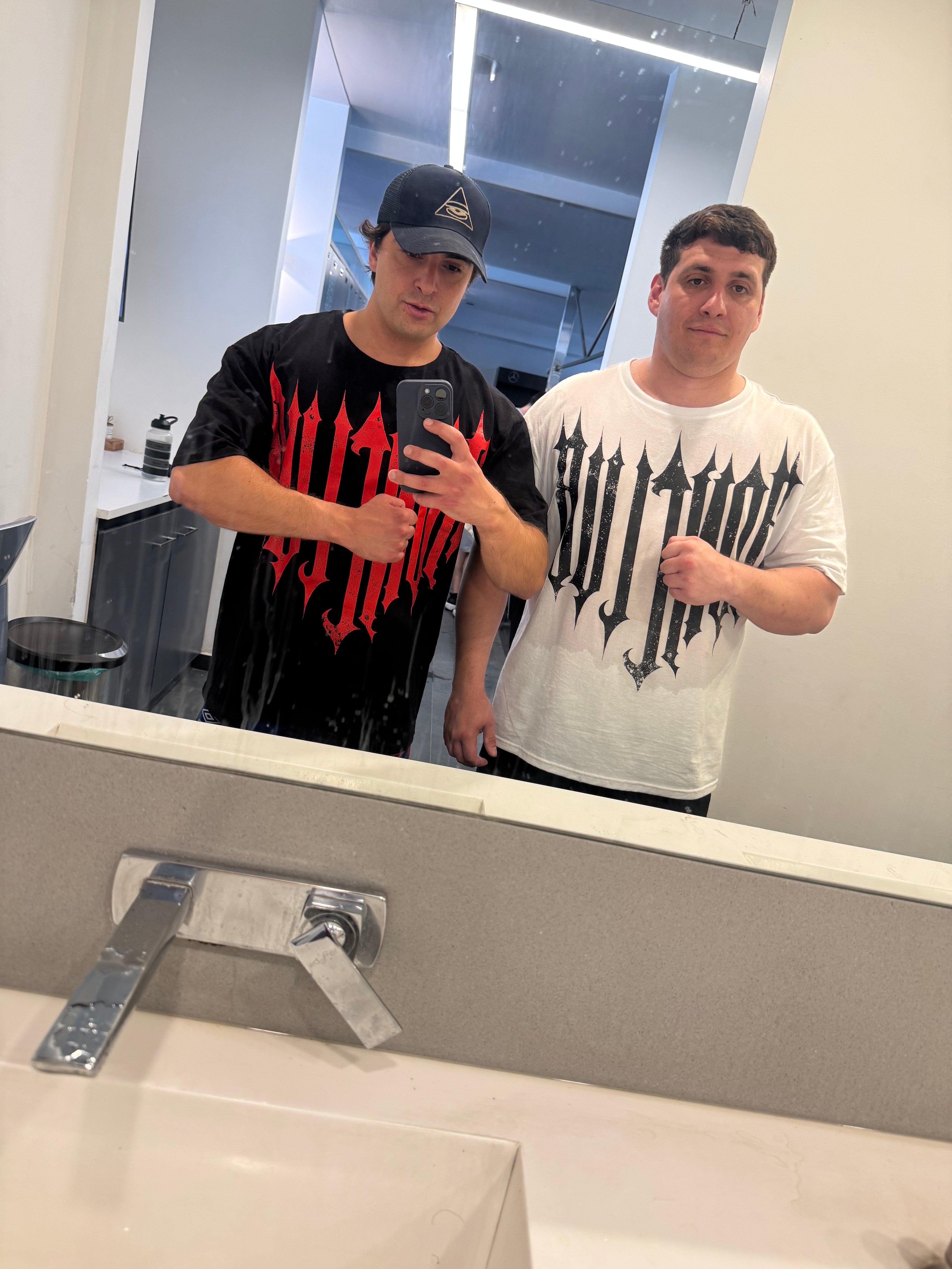 POLERA NEGRA CON ROJO ADN DARK COLECTION